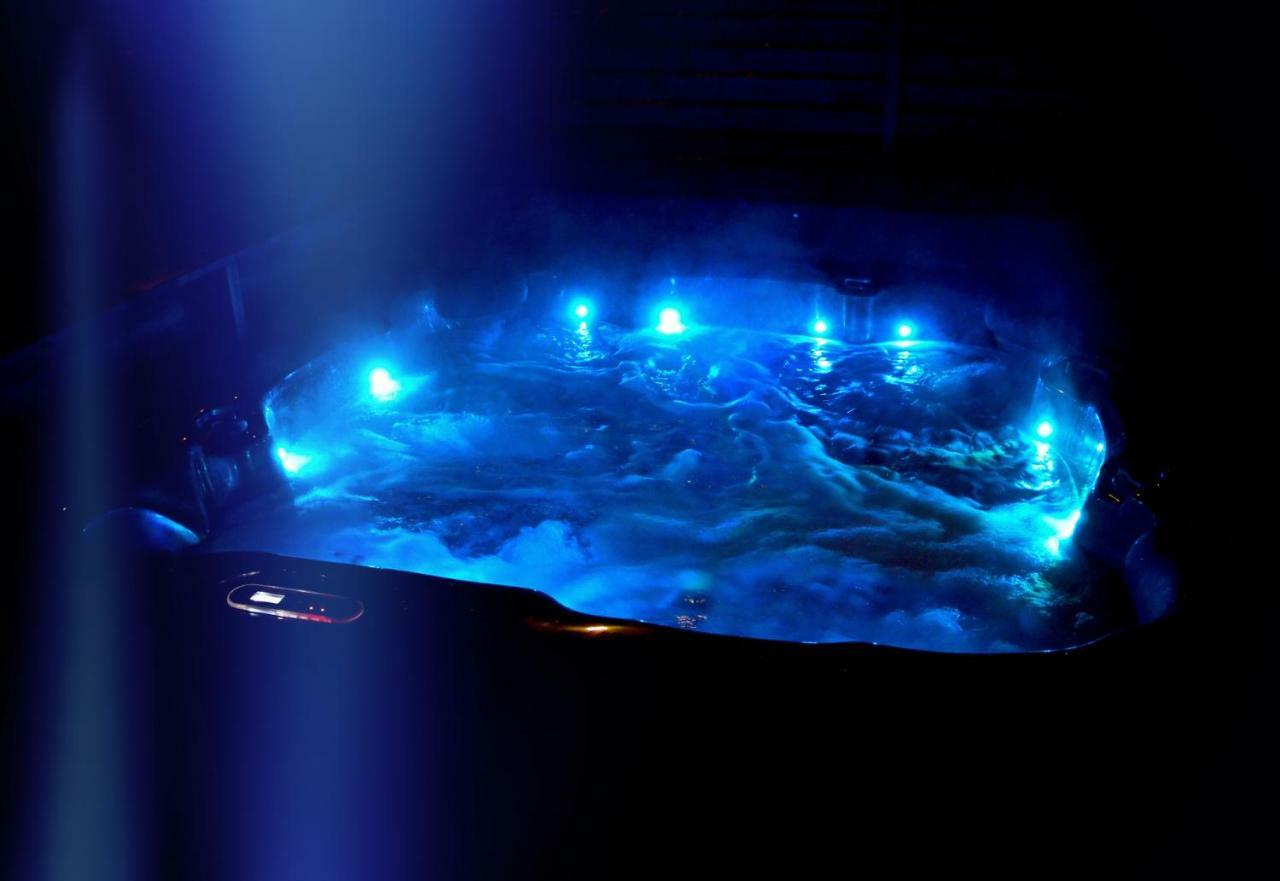 Villa Dakota - Jacuzzi, Zwembad, Playstation Дюрбюї Екстер'єр фото